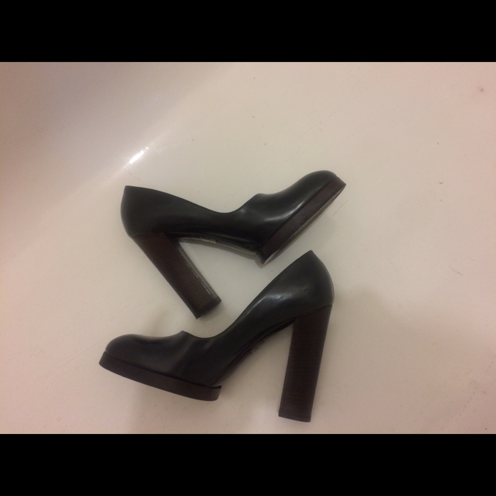 Gucci brown leather shoes!